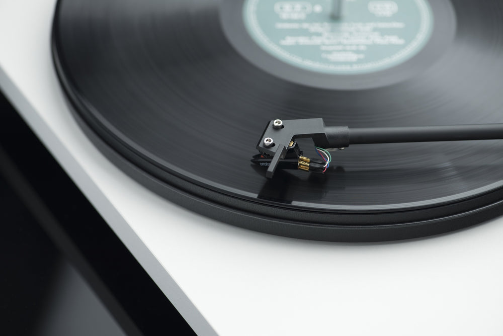 Pro-Ject Primary E Turntable with OM Cartridge